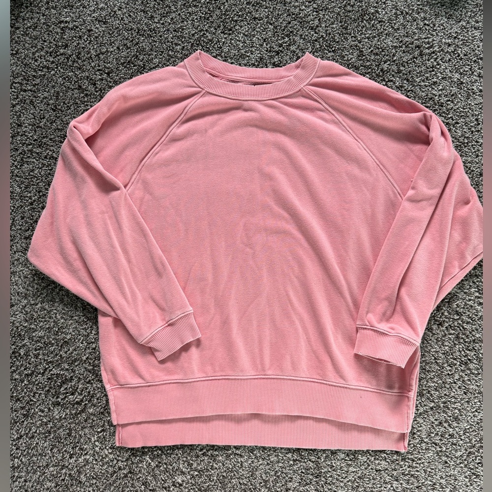 American Eagle pink oversized women’s crewneck - size M
